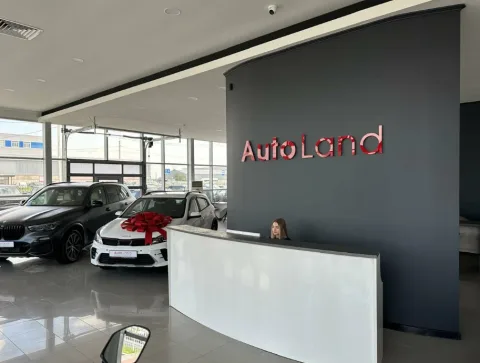 Auto Land