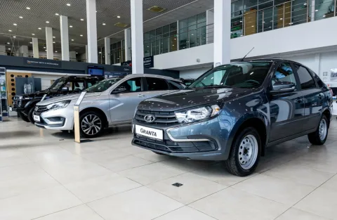 Агат на Комсомольском, Lada