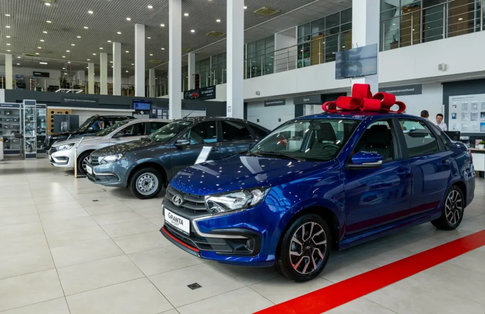 Агат на Комсомольском, Lada