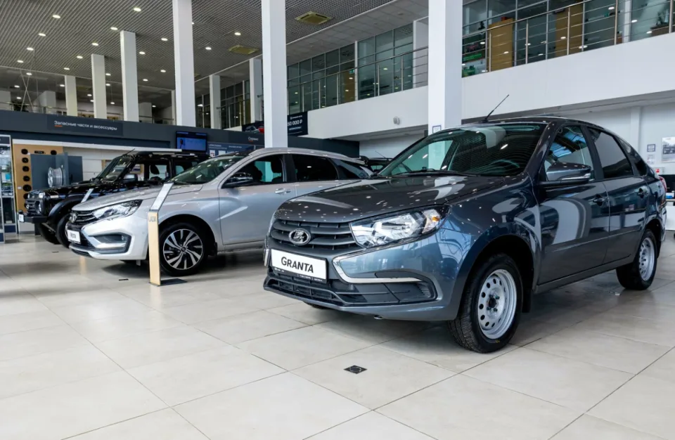 Агат на Комсомольском, Lada
